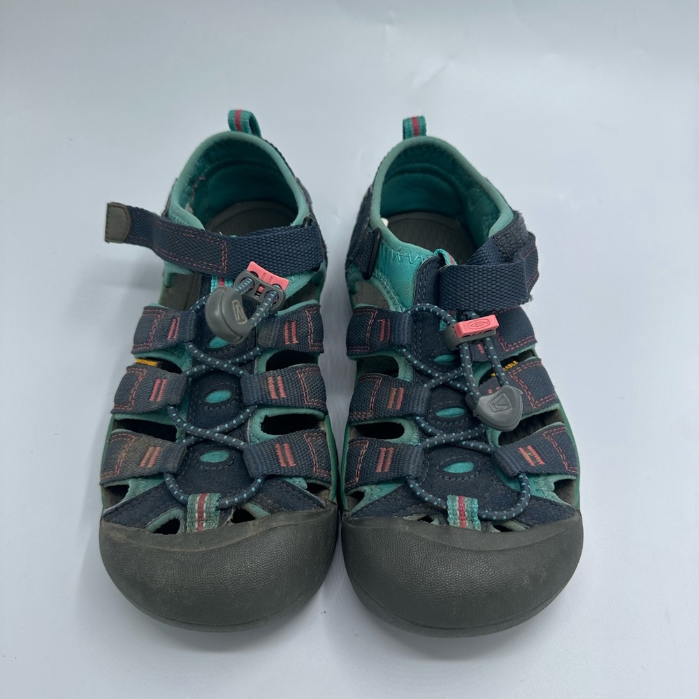 Keen Newport Girls Size 3 washable sandals